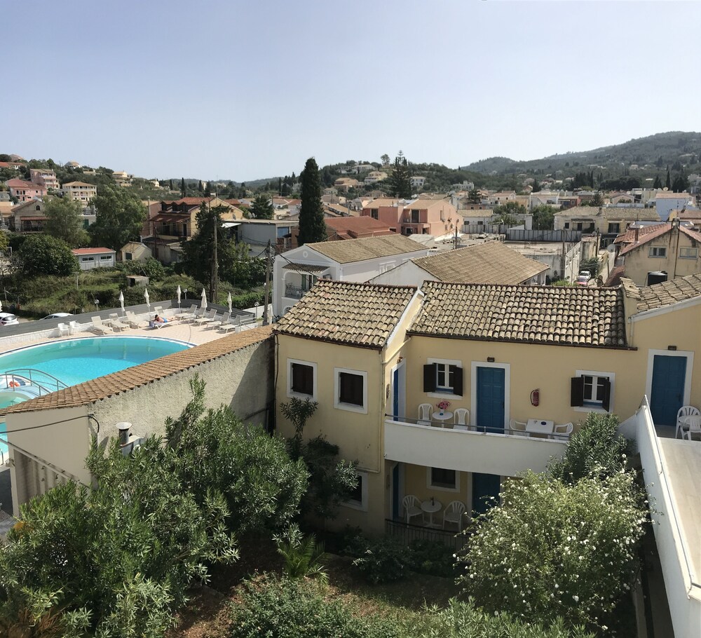 Sunflower Apartments & Studios 18/22