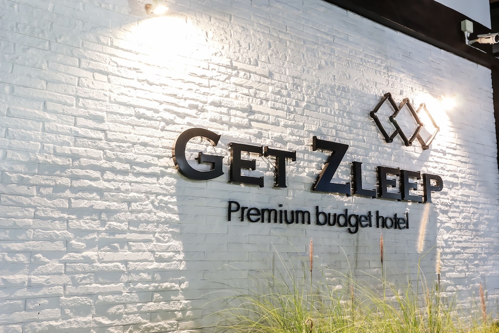 Get Zleep Premium Budget Hotel 4/59