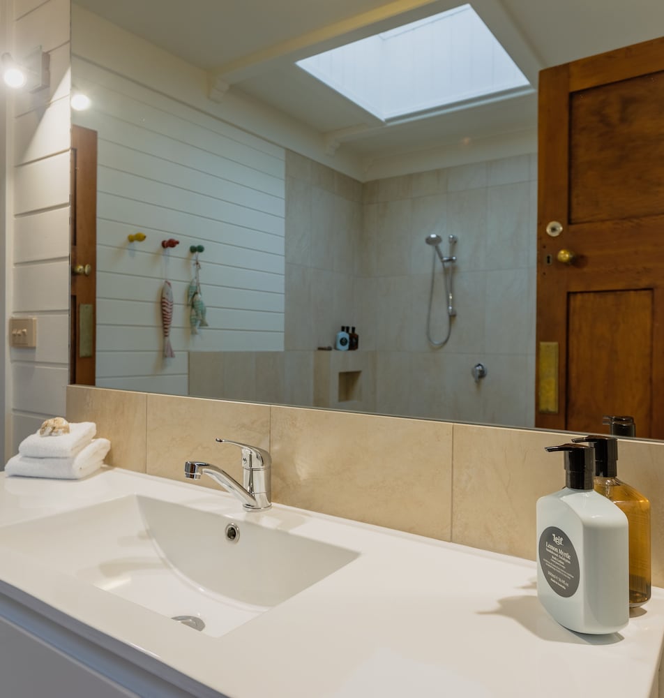 BAY BREEZE BOUTIQUE ACCOMMODATION 79/81