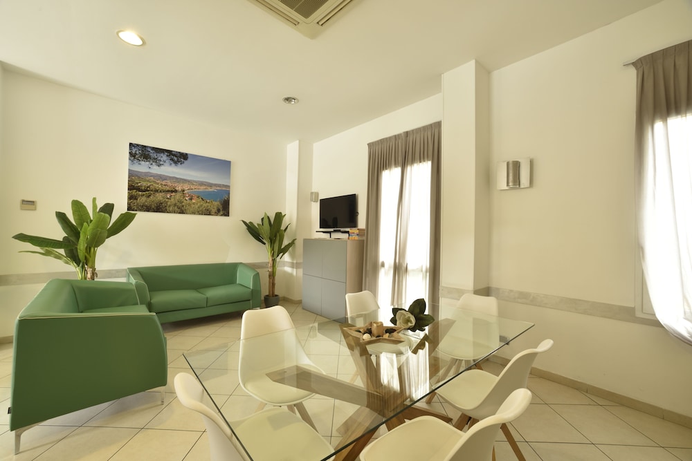 Hotel La Marina 34/63