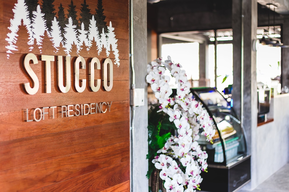 Stucco Loft Residency 48/72