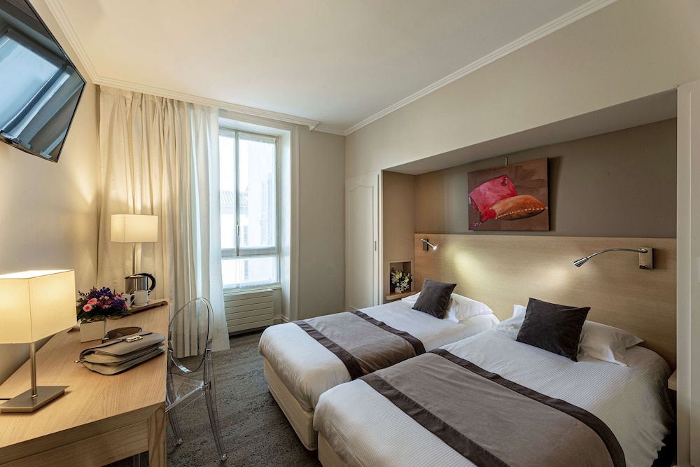 Room at Best Western Grand Hotel De Bordeaux, AURILLAC