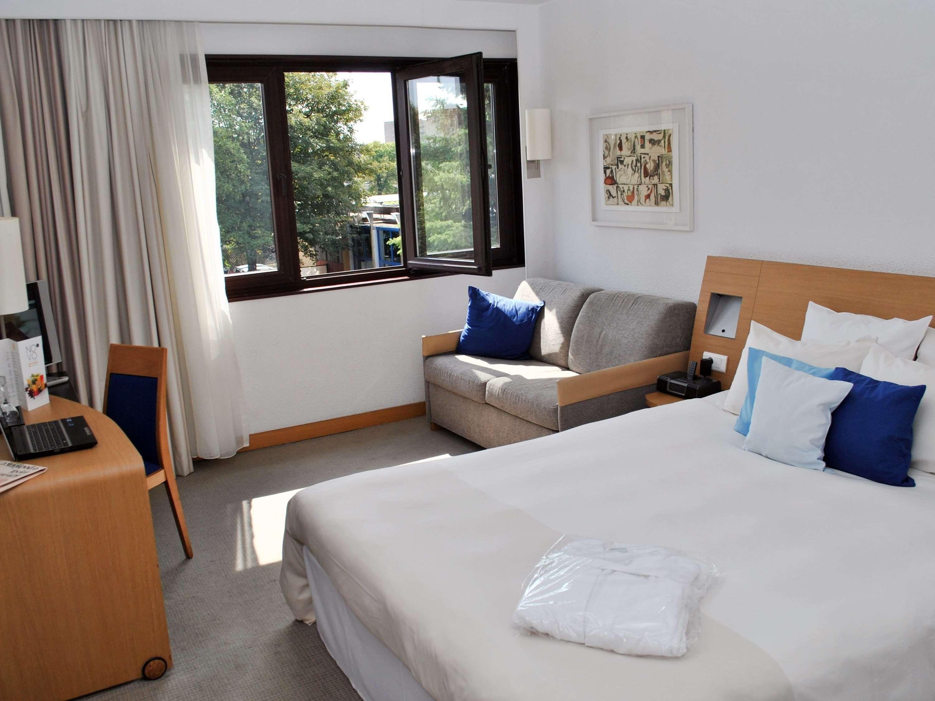 VIP, QUEEN BED, SOFA