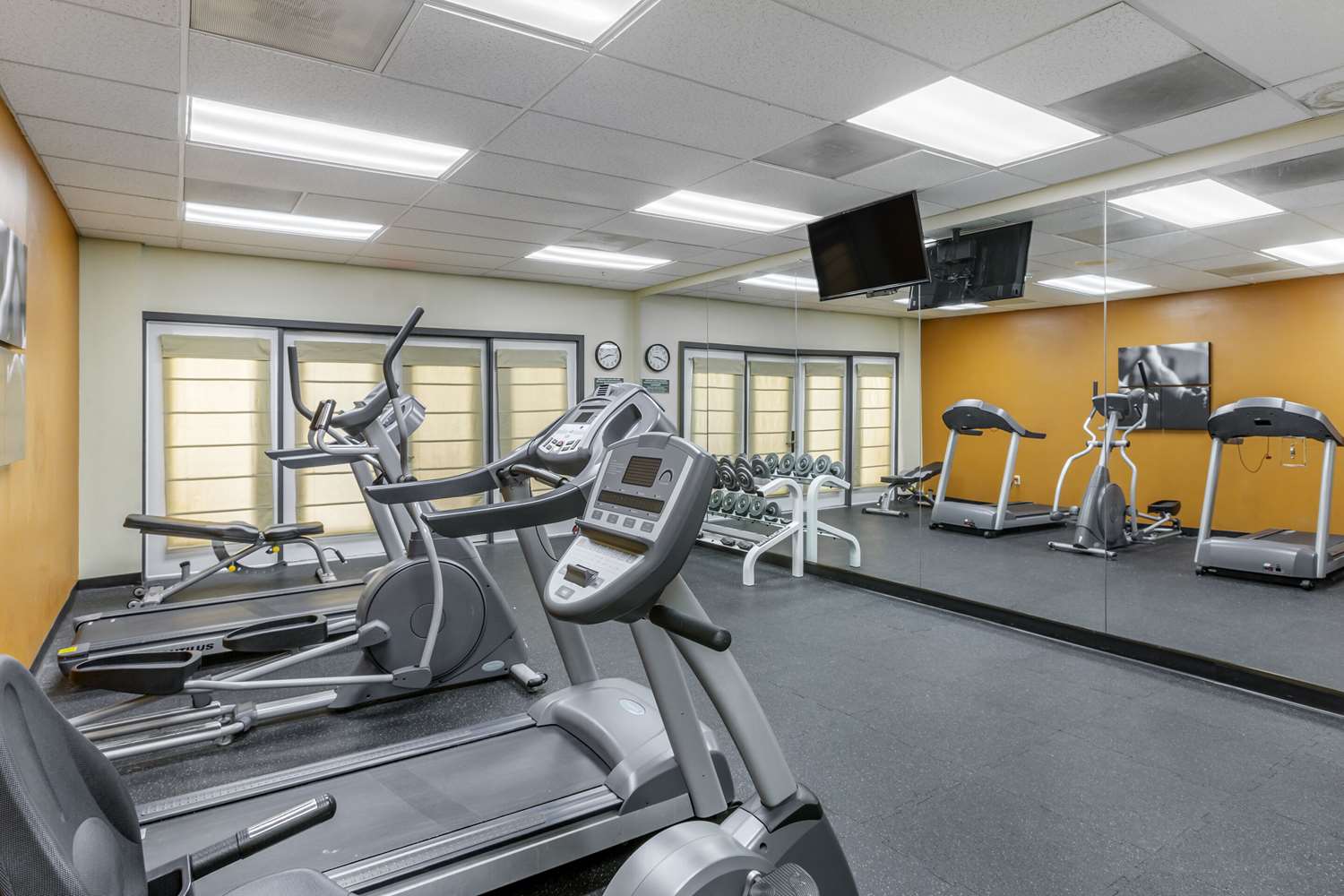 Country Inn & Suites by Radisson, Mesa, AZ 13/22