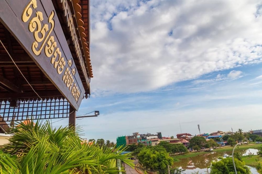 Siem Reap Riverside Hotel 4/67