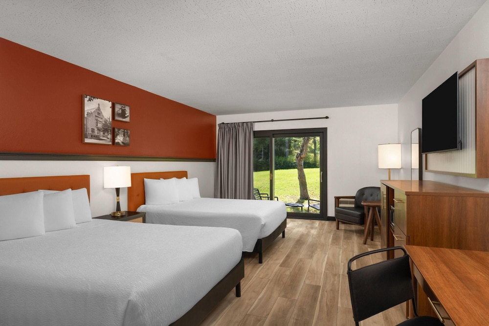 Room, 2 Queen Beds, Balcony