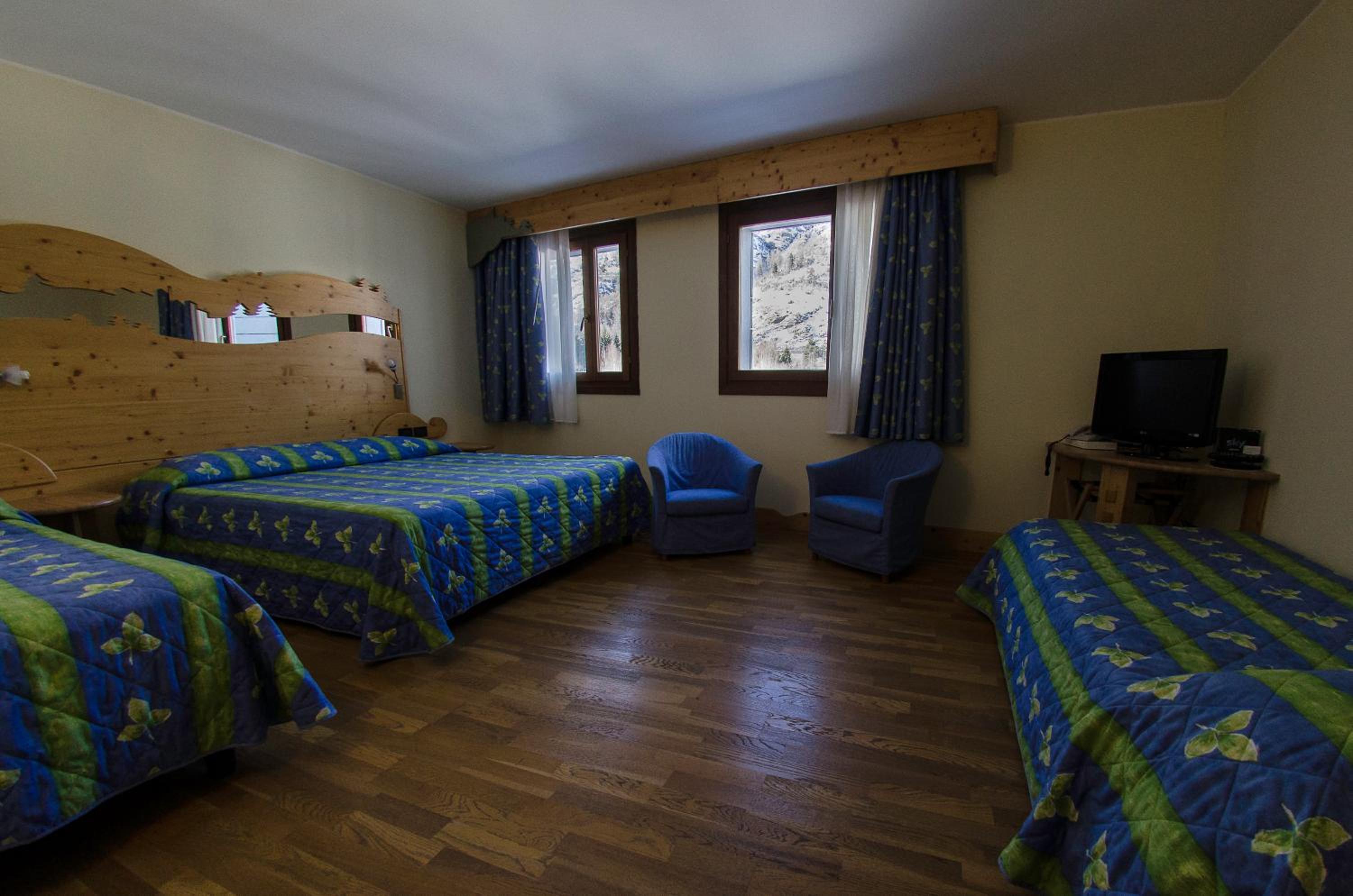Room, Quadruple