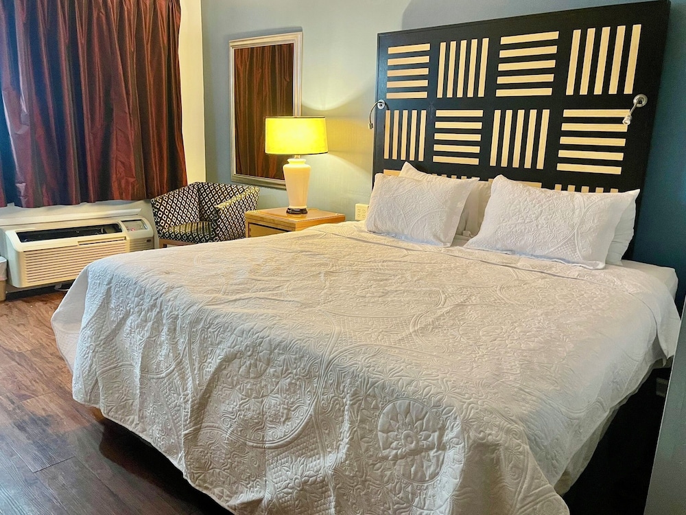 Motel M Lewisburg 27/42