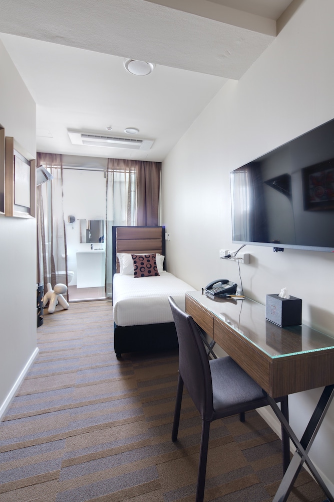 57 HOTEL 26/46