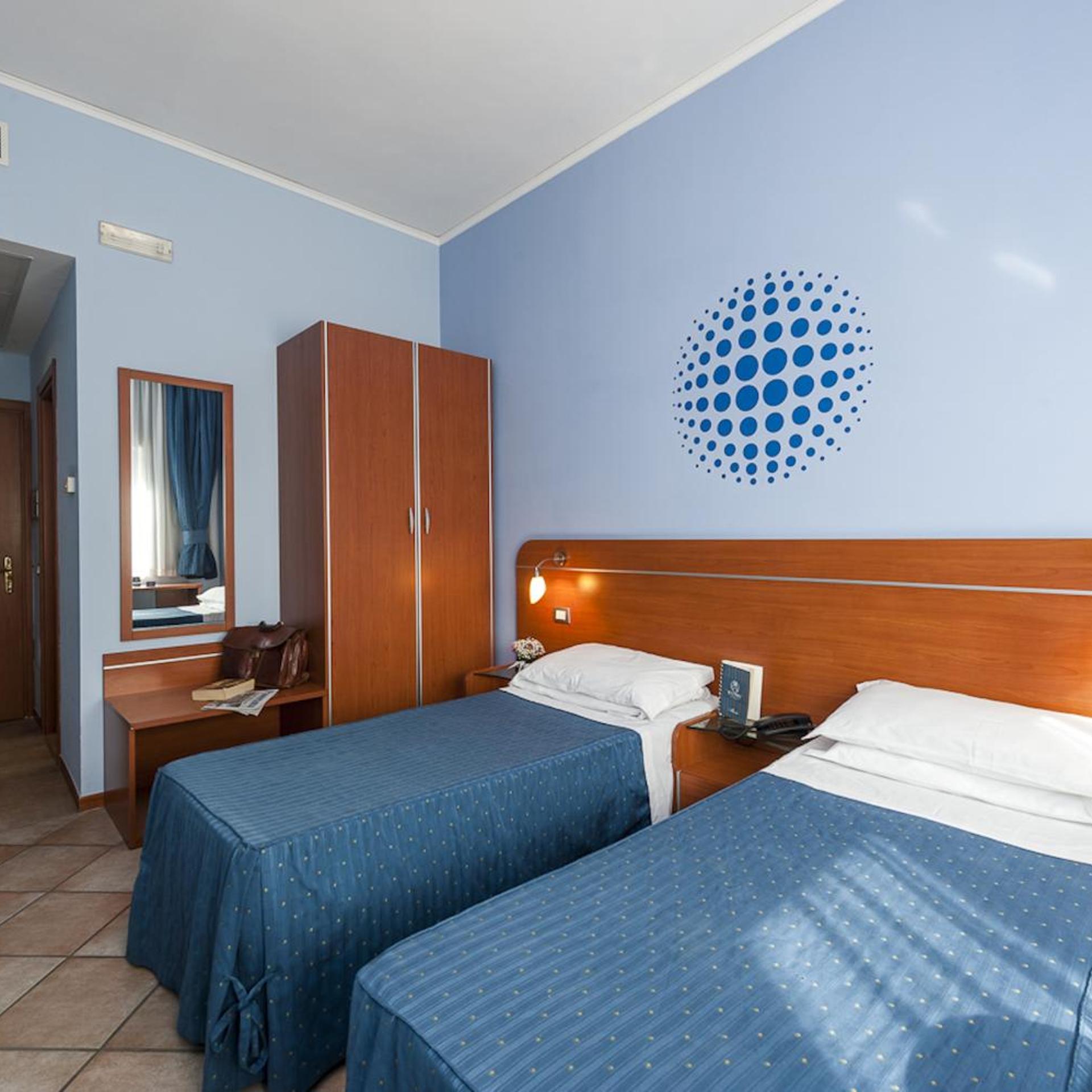 ROOM, TRIPLE