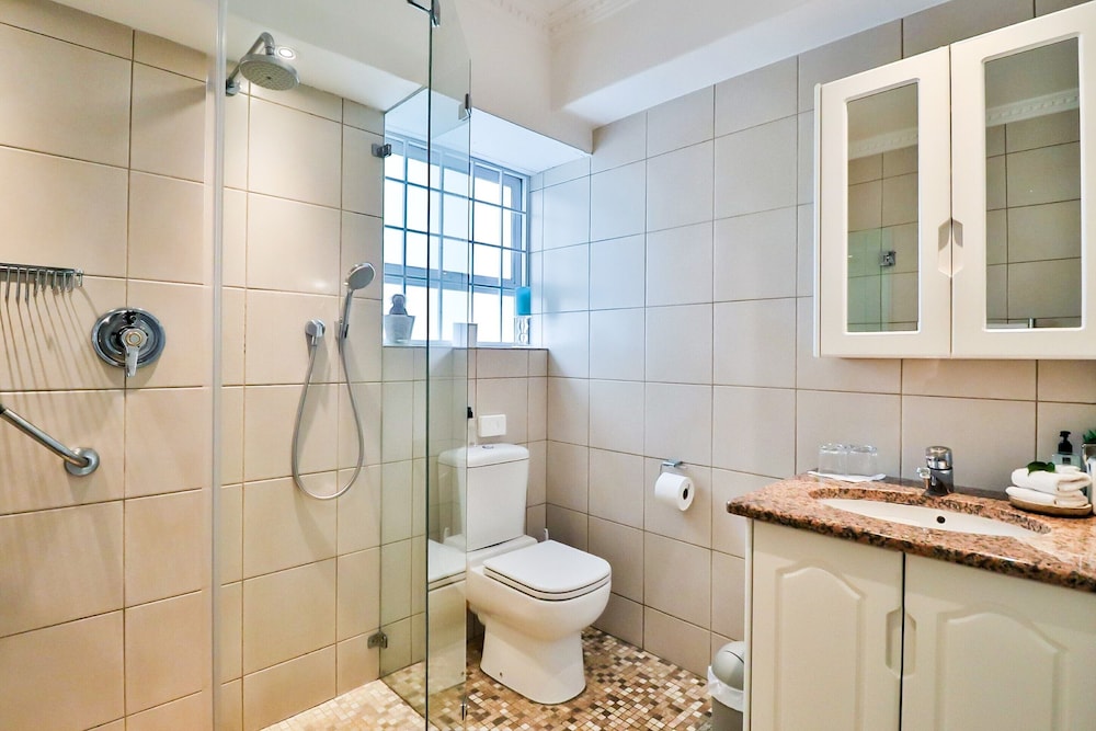 Hermanus Beachfront Lodge 40/43