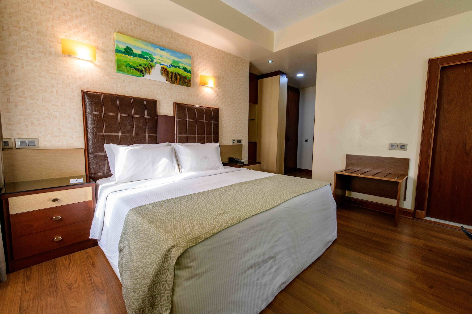SUPERIOR, KING BED