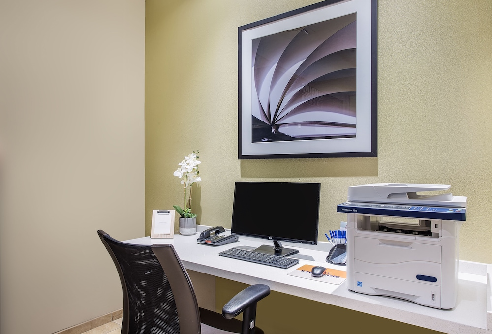 CANDLEWOOD SUITES BOWLING GREEN 46/69