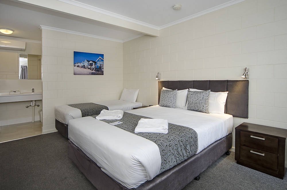 VICTOR HARBOR CITY INN 21/63