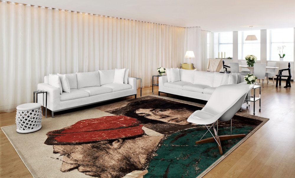 Sanderson London 24/47