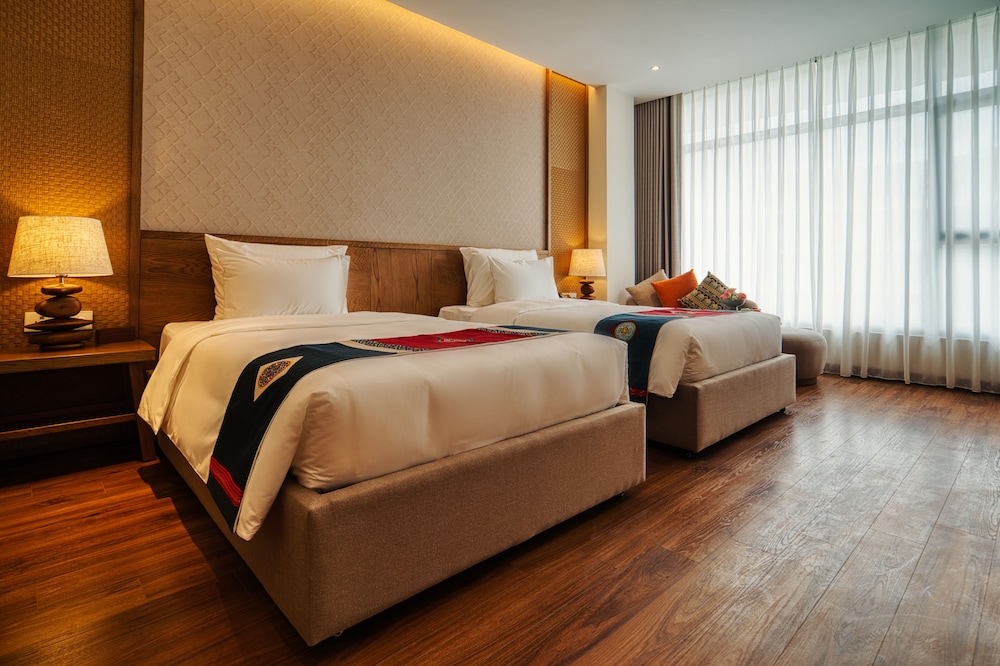 SUPERIOR, TWIN BEDS, GARDEN VIEW