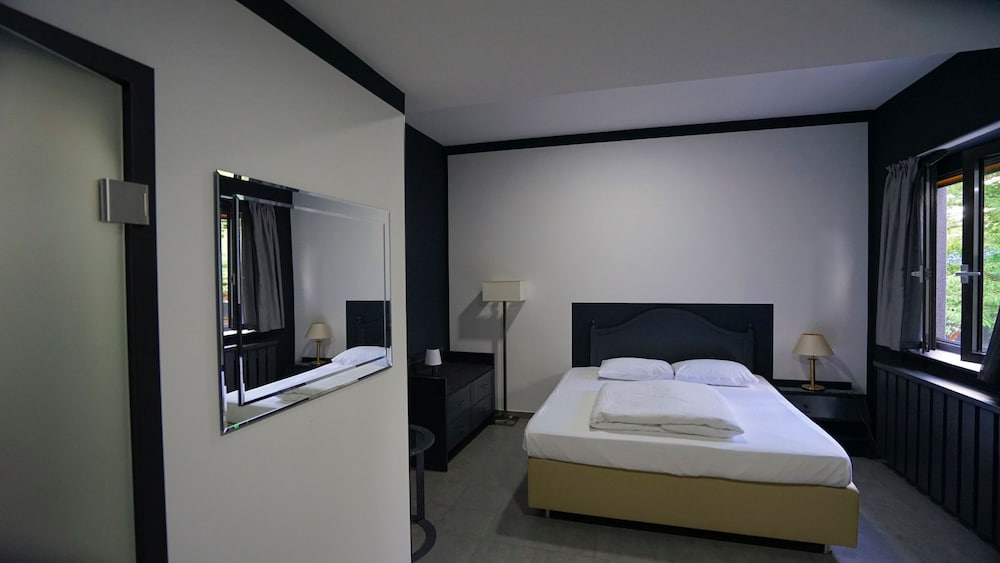 Tibet Hotel am Airport 24/48