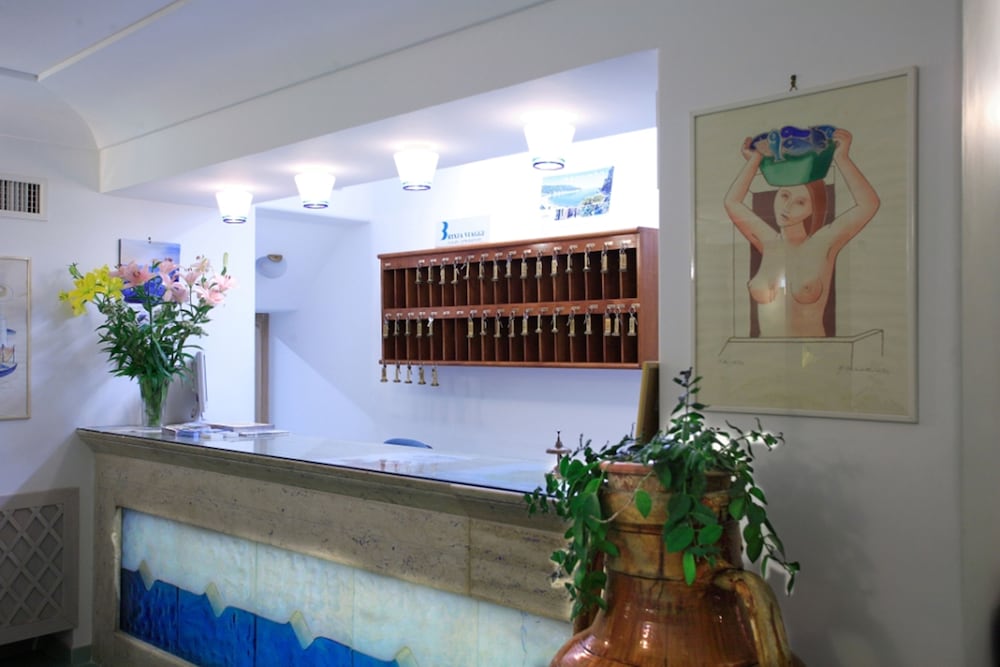 Albatros Hotel 2/50