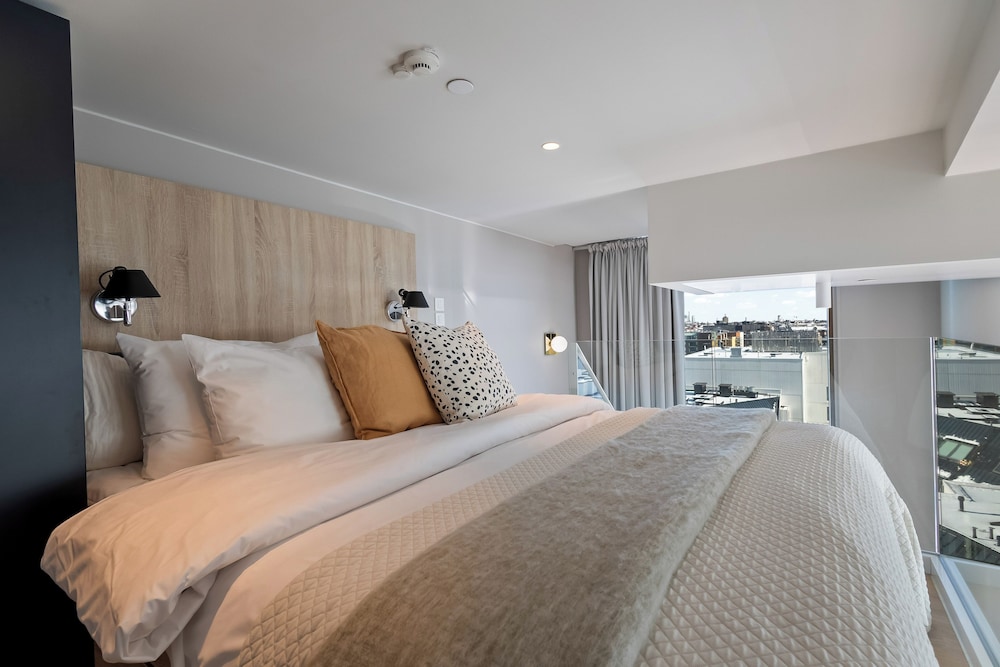 Atelier, Studio, Queen Bed, Sofa