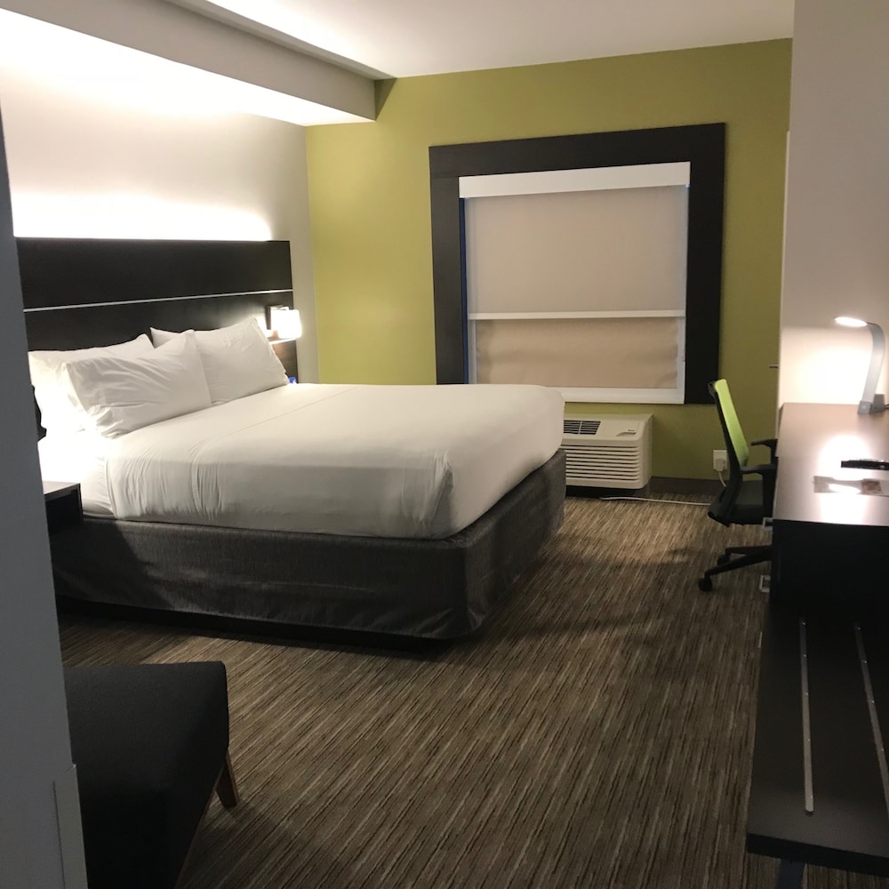 Holiday Inn Express Hotel And Suites Charlotte Arrowood 20/47