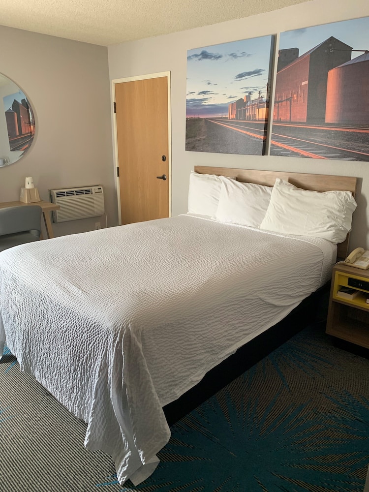 Days Inn by Wyndham Custer 12/36