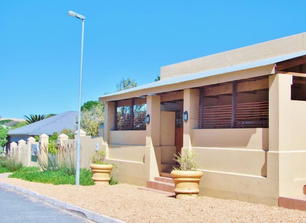 Gansbaai Town Lodge 2/26