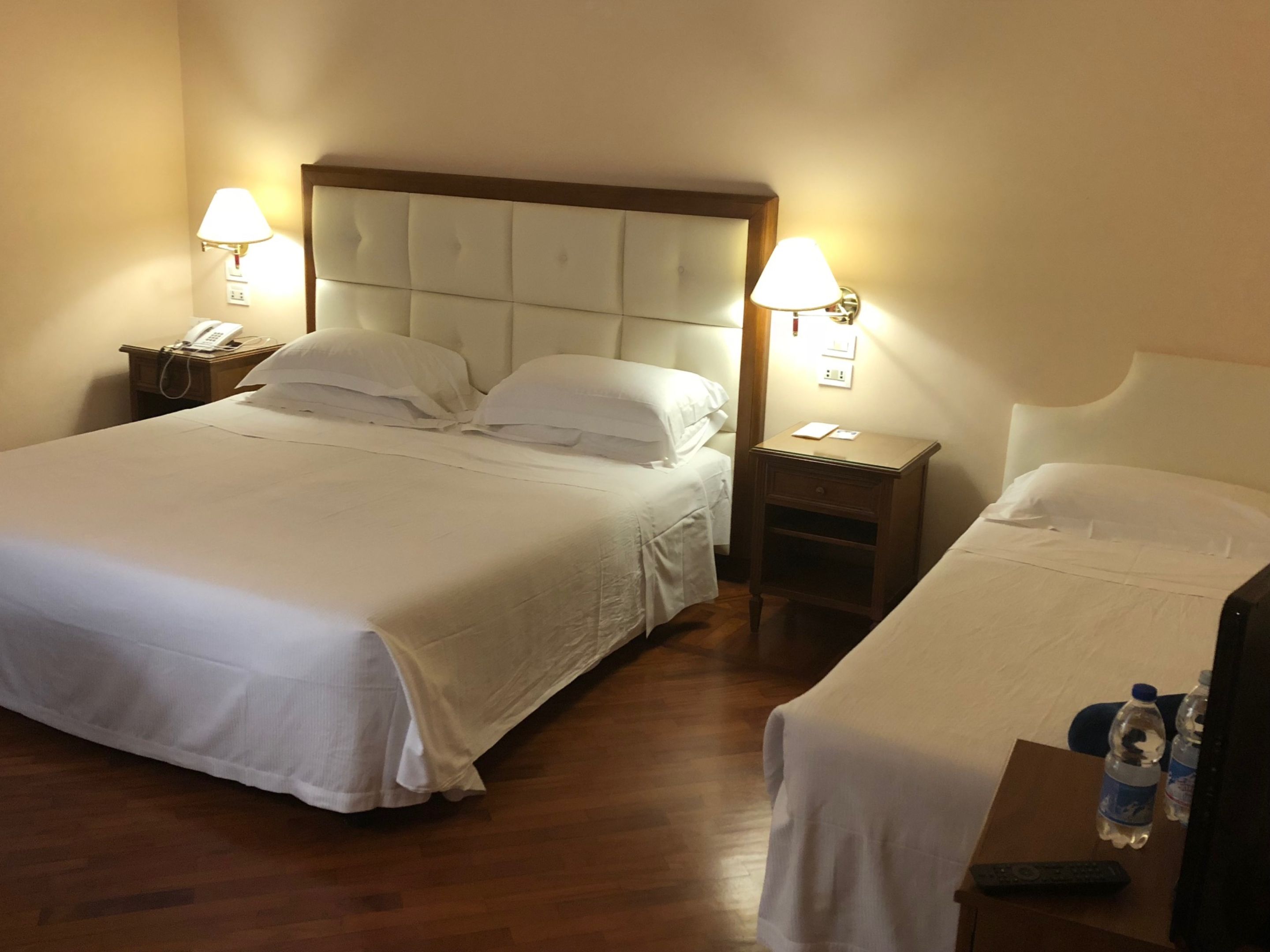 DELUXE, TWIN BEDS