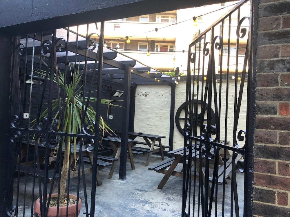 Publove the Steam Engine Hostel 34/46