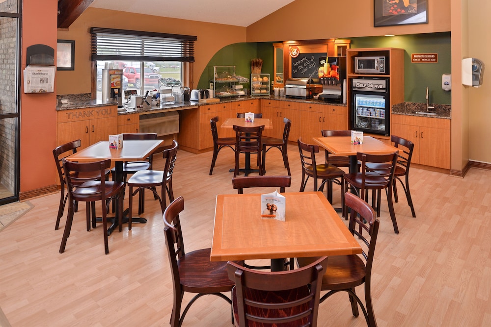 AmericInn by Wyndham St. Cloud MN I-94 27/35