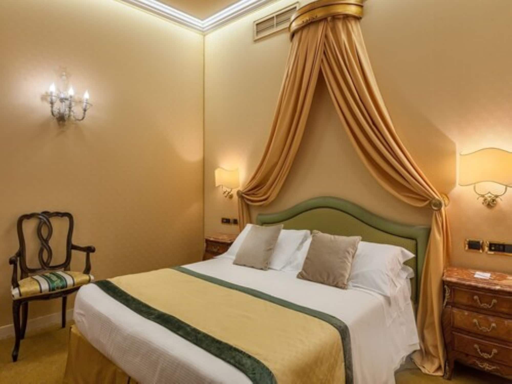 CLASSIC, DOUBLE OR TWIN BED