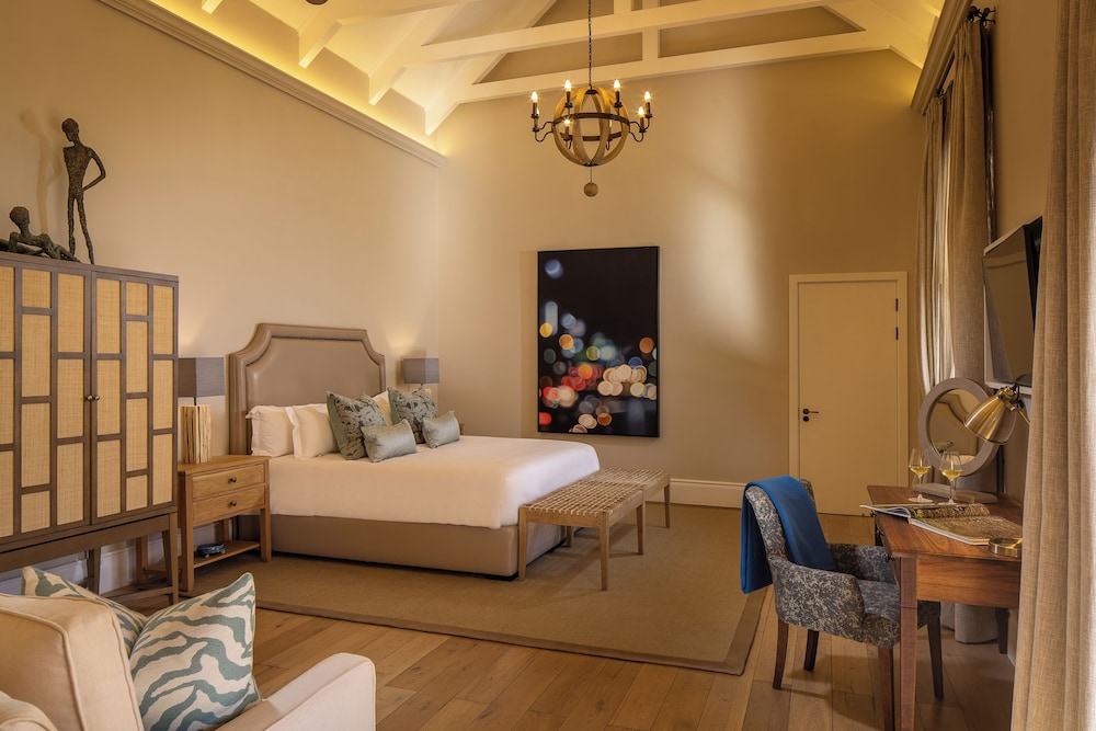 House, 3 King Beds, Sofa