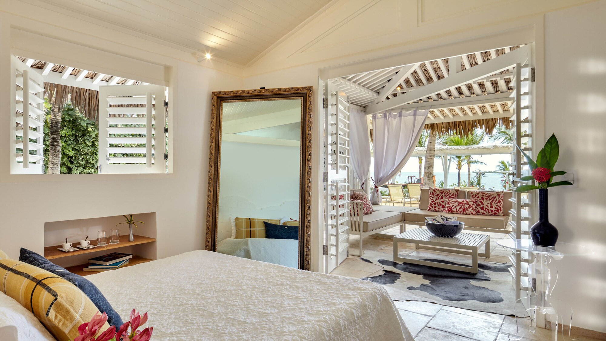 Suite, Pool Front