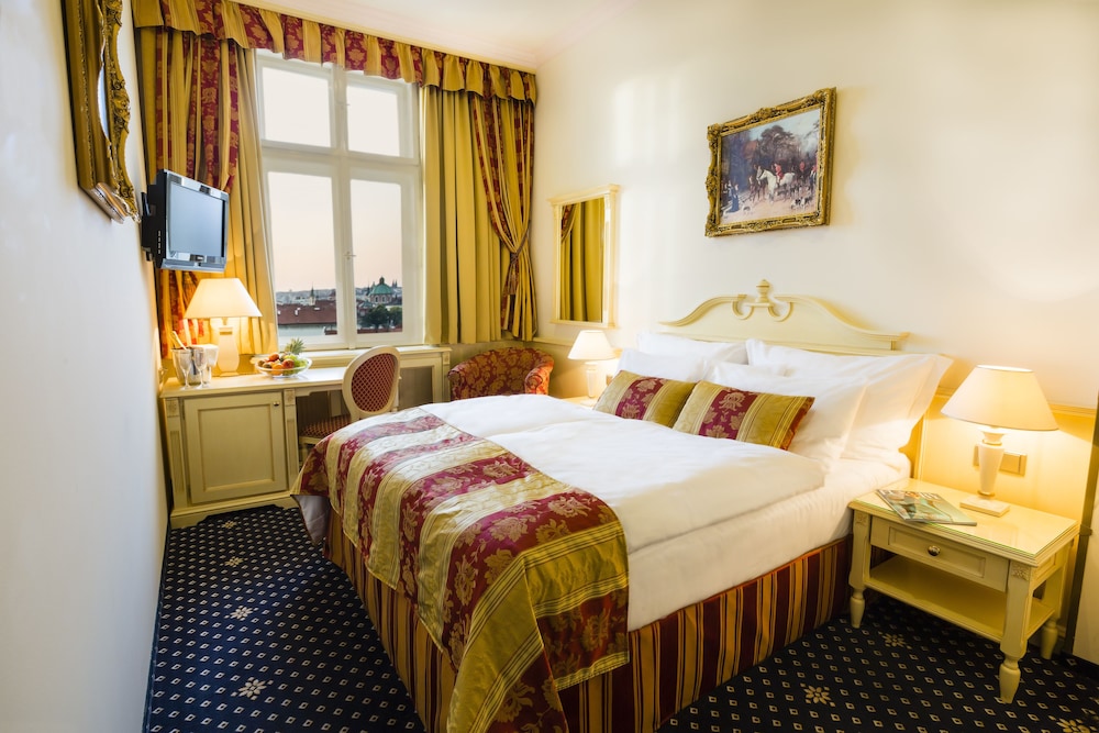 STANDARD, DOUBLE OR TWIN BED