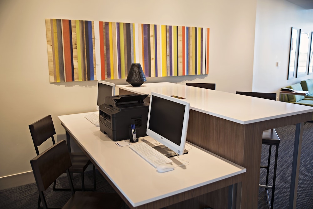HOLIDAY INN EXPRESS & SUITES STERLING 52/56