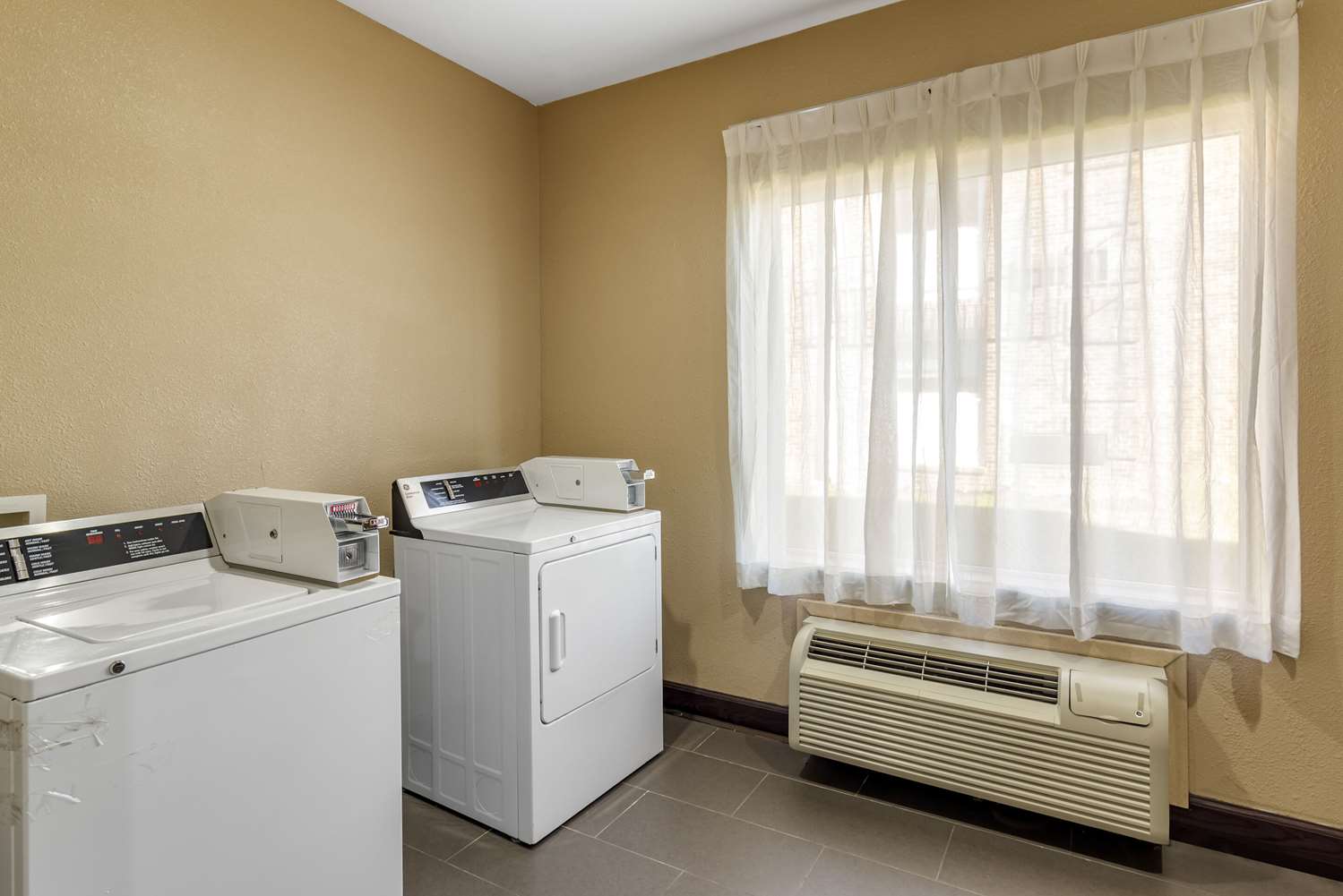Comfort Suites Montgomery East Monticello Dr 16/47