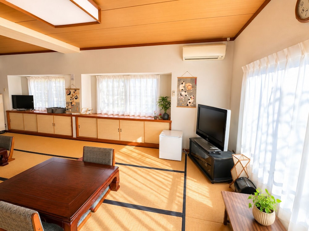 KUMO INN 33/50