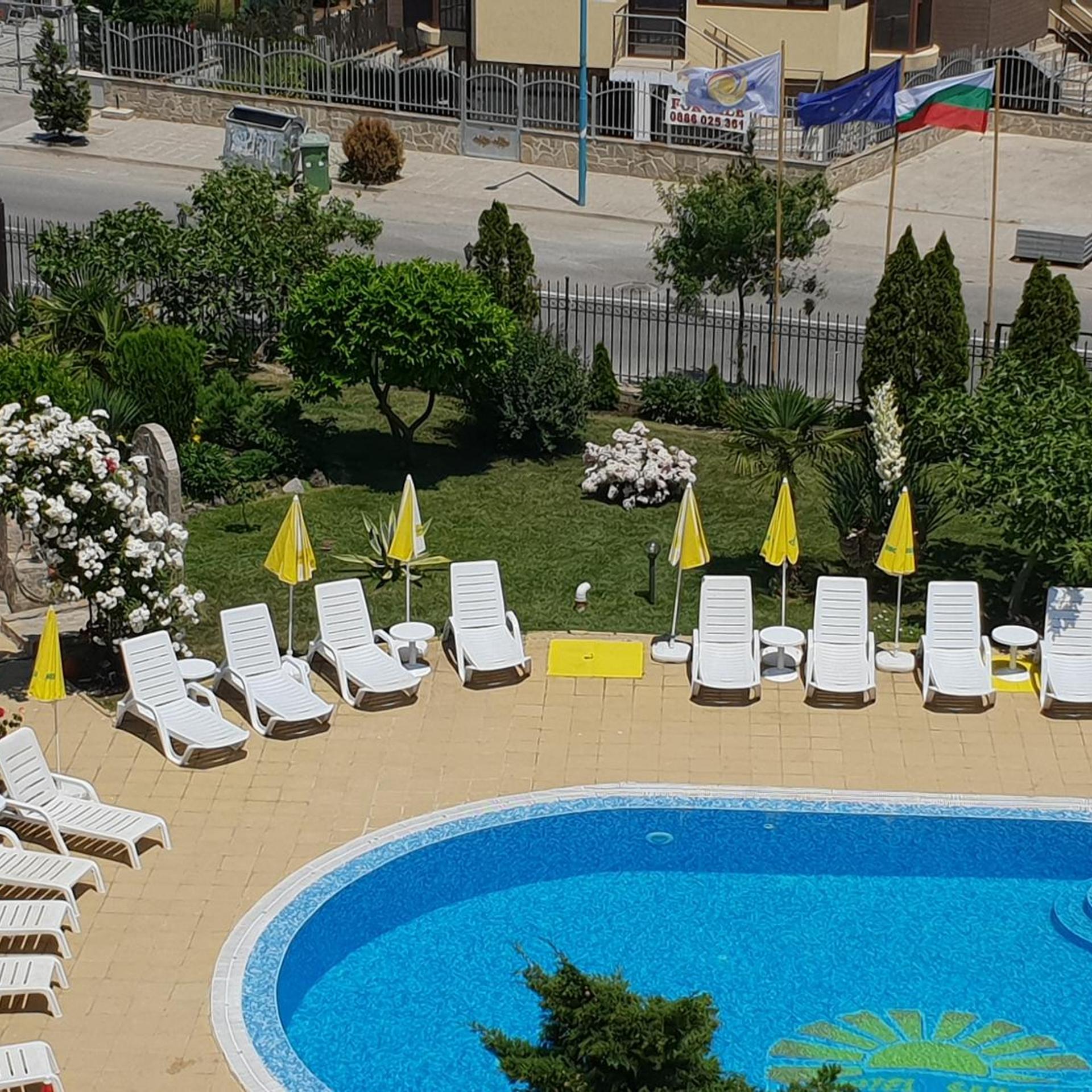 Hotel Sunny. 53/55