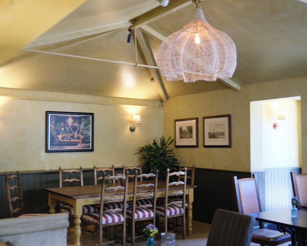 The White Hart 33/50