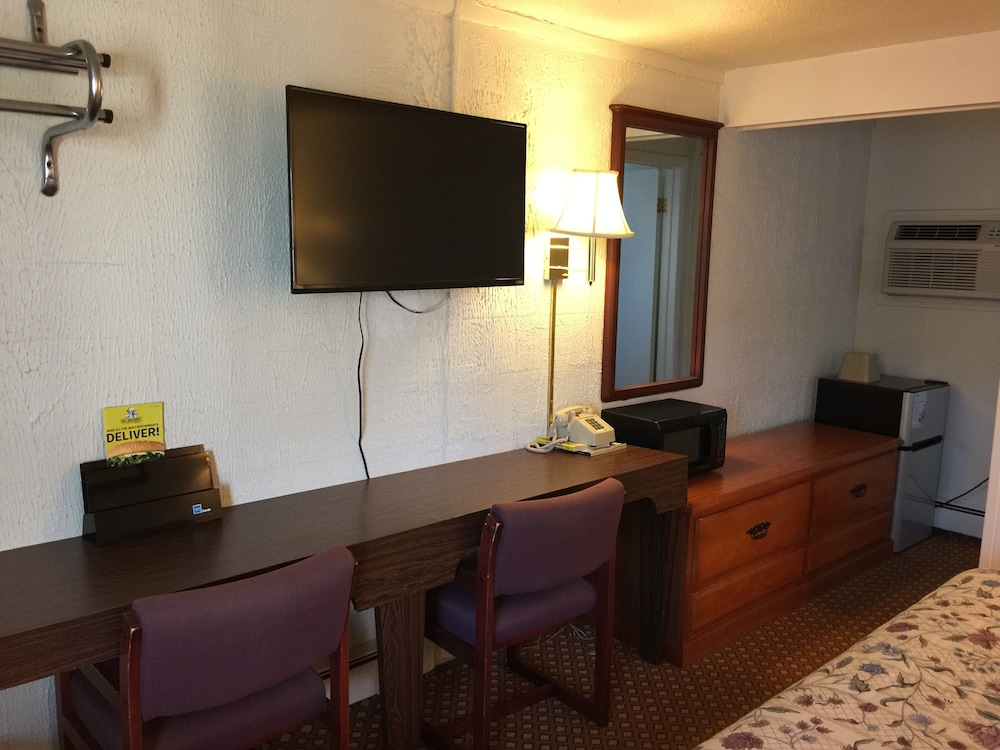 Economy Inn of Bloomington 22/28