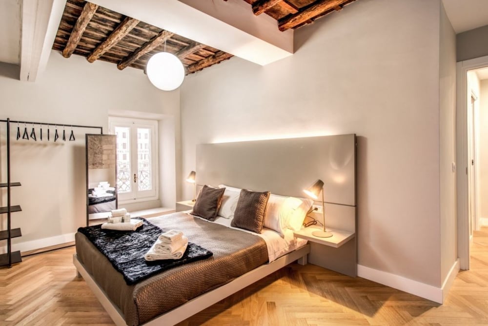 Trevi Fountain Superior 3 bdr apartment 2/49