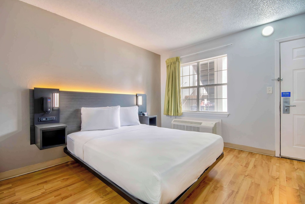Studio 6 Extended Stay - San Antonio, TX - Six Flags 19/58