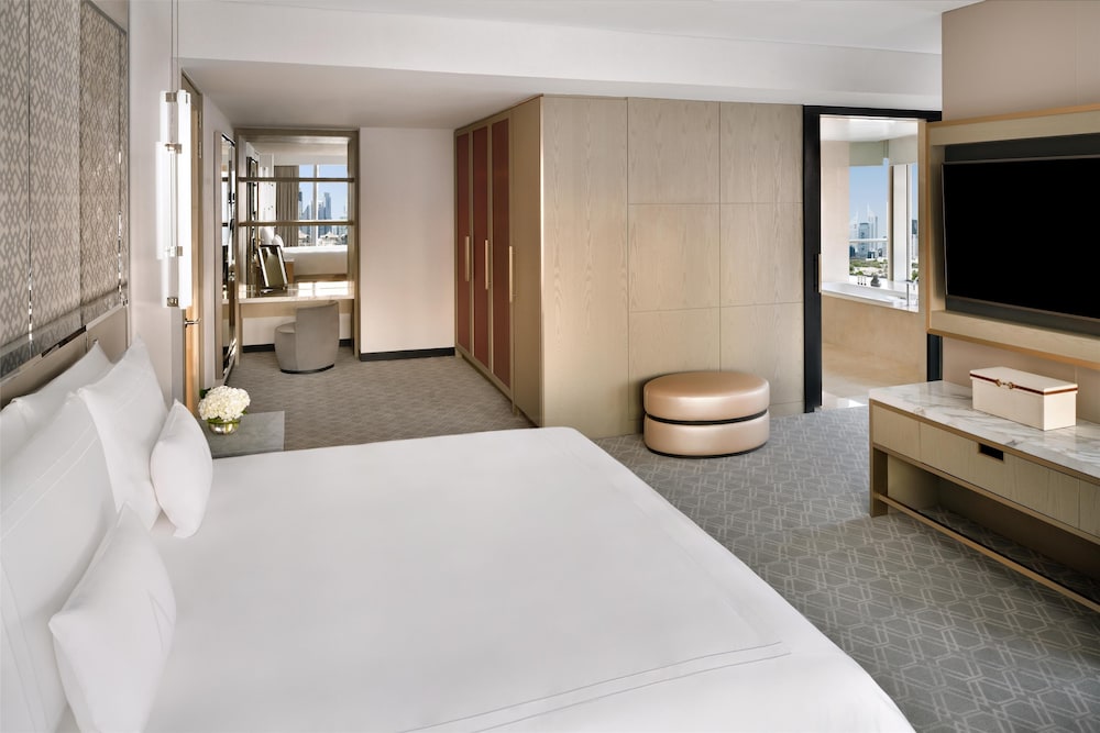 TOWER, SUITE, MULTIPLE BEDS, CITY VIEW