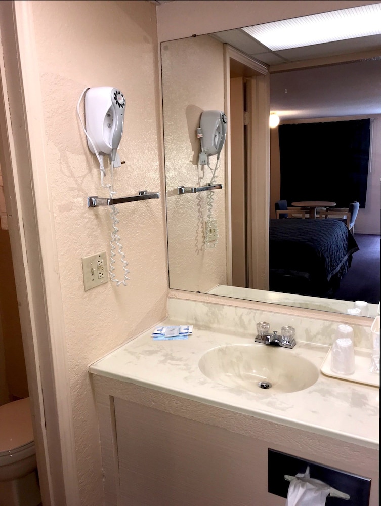 Rodeway Inn Findlay University Area 13/43