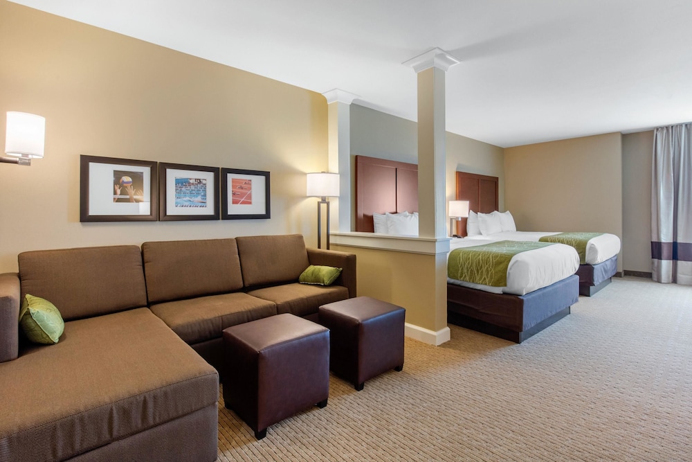 Comfort Inn & Suites At Crossplex Village 23/50