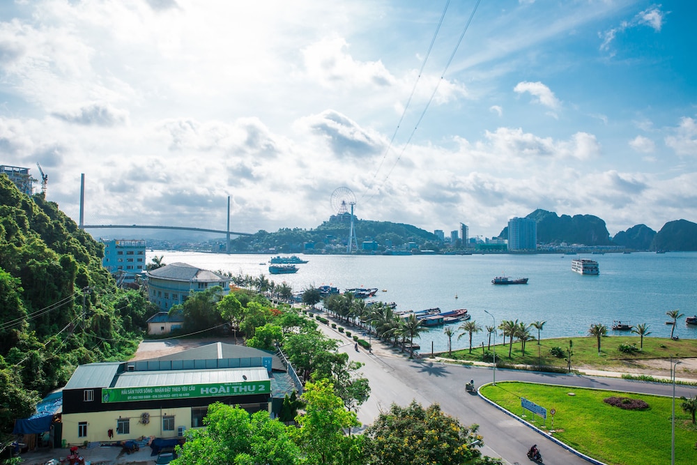 Vincent Ha Long Hotel 42/49