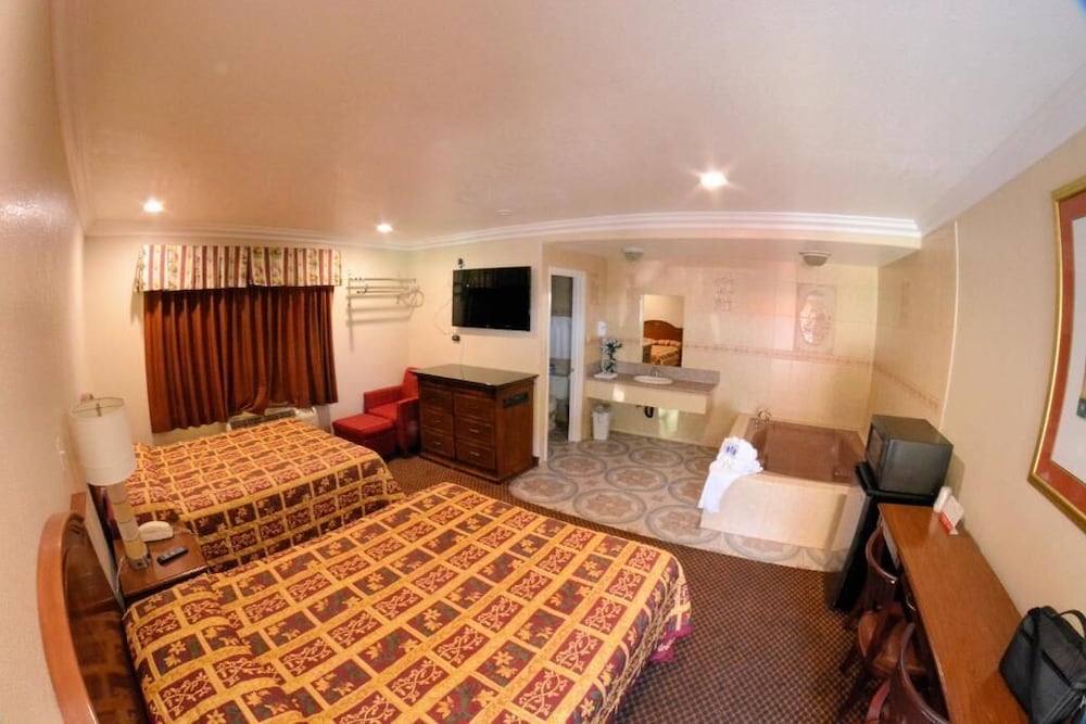 Palace Inn Oxnard 11/43