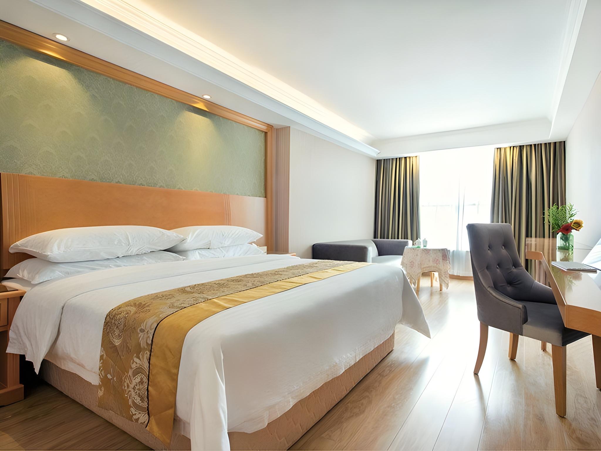 Vienna Hotel (Chengdu Chunxi Road Tianfu Square Metro Station) 19/33