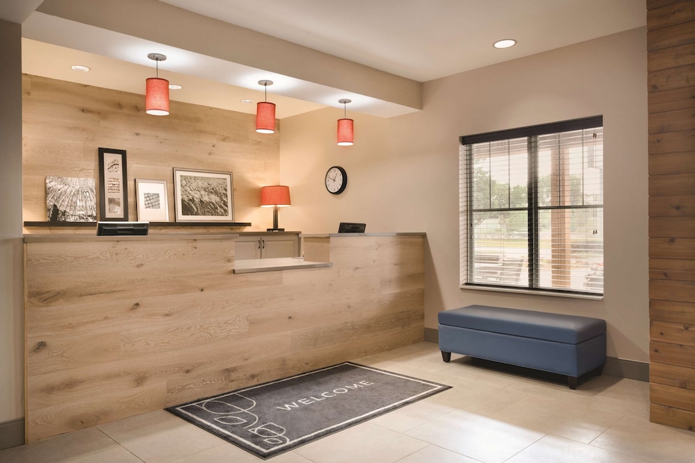 Country Inn & Suites by Radisson, Brooklyn Center, MN 15/30