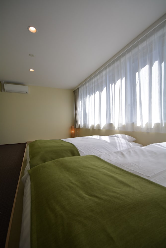 COMFORT, STUDIO, SUITE, MULTIPLE BEDS, HOT TUB