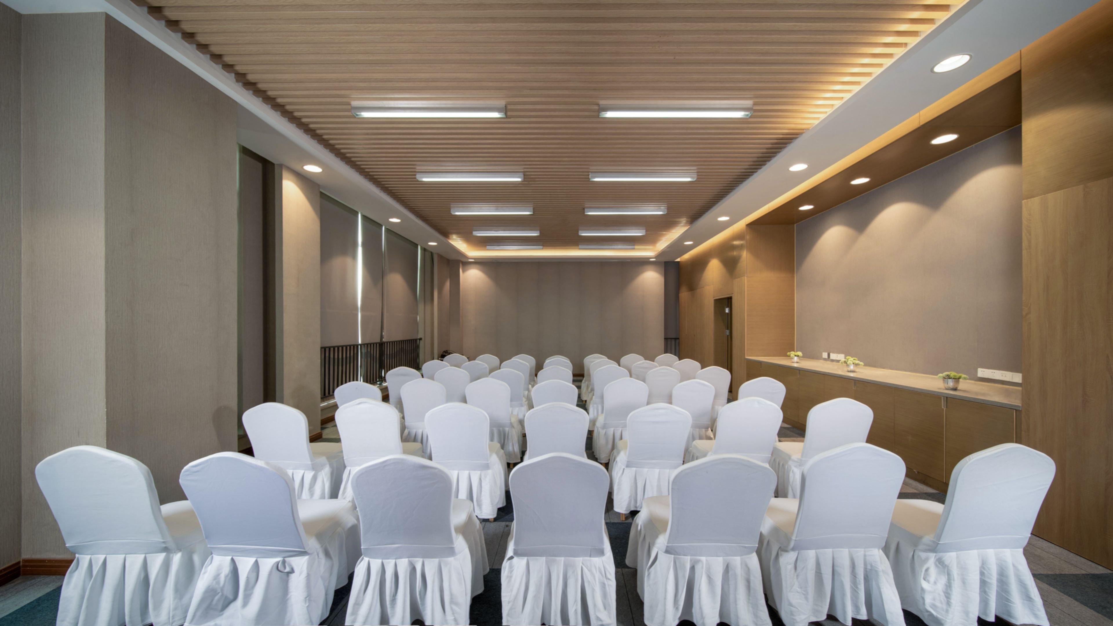Holiday Inn Express Chongqing University Town 46/55
